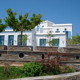 Cavo Lacia, hotel di Gavrion