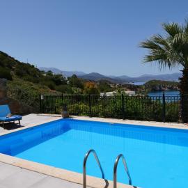 One bedroom villa with private seawater pool Just 150 meters from the sea, hotel a Istron