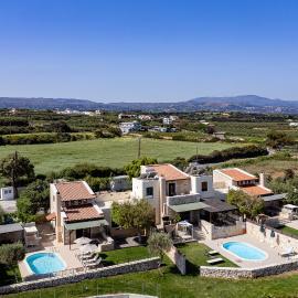 Stavromenos Villas - Private Pools & Seaview - 500m from Beach, hotelli Stavromenosissa
