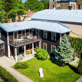 Wooden House near City center, hotel din Riga