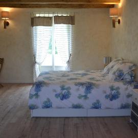 Escale à Villeperdue chambre Hellulaug, hotel in La Barillonnerie