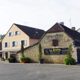 Hotel La Grotte, hotel di Sagy