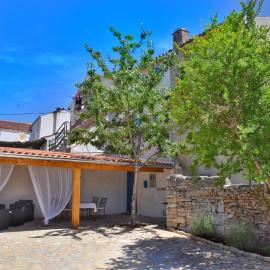 Casa Nini Mer - charming stone house with yard near Pula