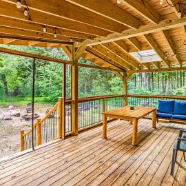 Schroon River Bend Getaway, hotel a Schroon Lake