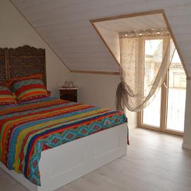 Escale à Villeperdue chambre JÜRMALA, hotel in Saint-Épain