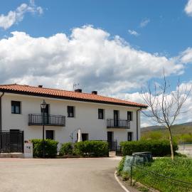 Apartamentos Herri Ondo REFUGIO CLIMATICO ITURMENDI, hotel in Iturmendi