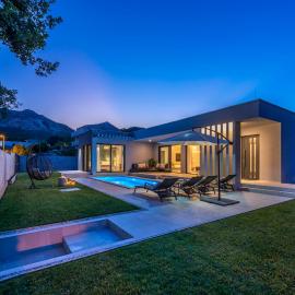Villa Oasis - Your luxury home away from home, hotel u gradu Lazine