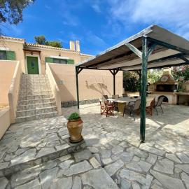 Family D 3 bedroom house with BBQ&Patio in huge estate!