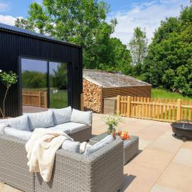Finest Retreats - Blackbarn Wood، فندق في Balsham