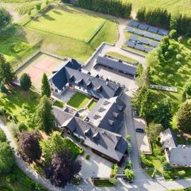 Wellness Hotel Holzberg - krytý relaxační bazén, dětský bazén, whirlpool, sauna, restaurace, bowling, venkovní hřiště, herna, pingpong, billiard, hotel a Suchá Rudná
