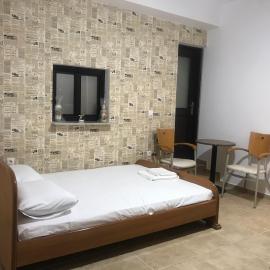 Zmarias 2, hotel i Perakhórion