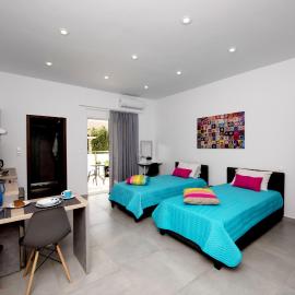 Maria Studios & Apartments, hótel í Kremastí
