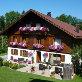 Ferienwohnungen Durst Roswitha, Hotel in Schattwald