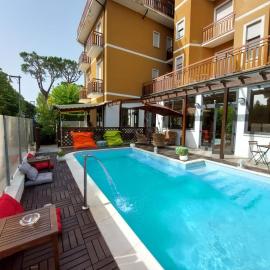 Maison des Roses, hotel em Cesenatico