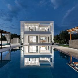 Antonia Villa - Luxurious Serenity with Private Pool, by ZanteWize
