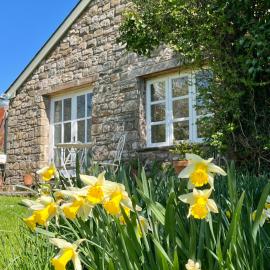 The Billiard Room - Cosy Country Retreat, hotel in Abergavenny