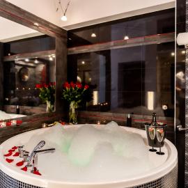 Komorowski Luxury Guest Rooms، فندق في كراكوف