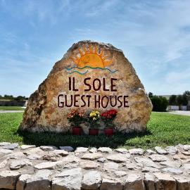 Il Sole Guesthouse, hotel in Porto Torres