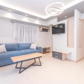 SithoniaRS Luxury Ground Floor Apartment With Private Garden, hotel in Neos Marmaras