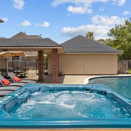 Upscale 4BR Cypress Home w Pool, Hot Tub, Theater, Sleeps 20, Hotel in Cypress
