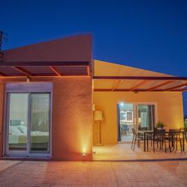 Augoustinos Luxury Villa, hotel a Sarakinádhon