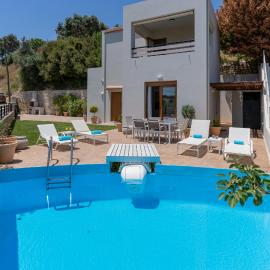 Linari Villa, a peaceful & cozy 2bdr villa with private pool!