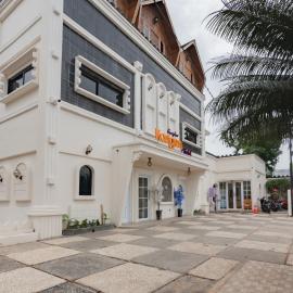 Urbanview Hotel Kangen Bungalow Purwakarta by RedDoorz, hotel di Maracang-tua