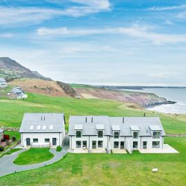 Porth Oer by Together Travel - Luxury Seaside Cottage, hotel in Nefyn