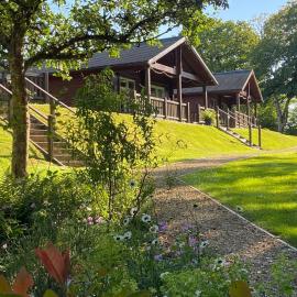 Hollybush Lodges, Hotel in Leigh upon Mendip