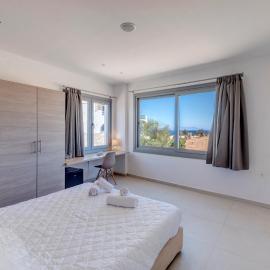 Chrysonisos Suites with Sunset & Seaviews near Kini, hotel in Ano Syros