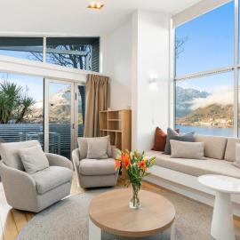 A Stunning Stay - Queenstown Holiday Home
