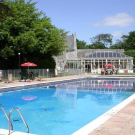 Cornish Manor Cottages with two bedrooms, nr Newquay، فندق في نيوكواي