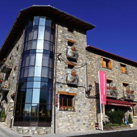 Hotel Restaurante Revestido, hotelli kohteessa Escalona