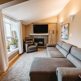 The Hidden Hollow Suite - Downtown, hotel en Drumheller