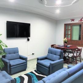 Hermoso apartamento, excelente ubicación, WI FI、フサガスガのホテル