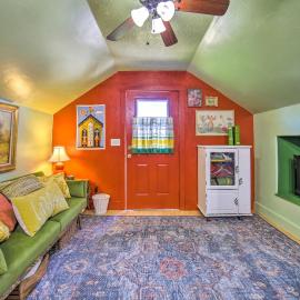 Colorful Sugar City Apartment ~ 4 Mi to BYU!, hotel a Sugar City