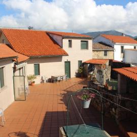 APARTAMENTOS OUTEIRO, hotel in A Pobra do Caramiñal