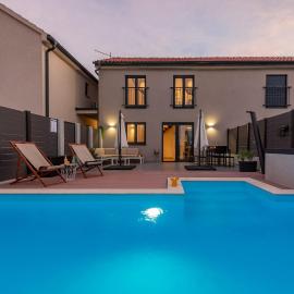 Villa NiA ZadarVillas, готель у Ніні