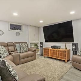 Saddle Brook Studio with Patio - Near NYC!, hotel di Saddle Brook