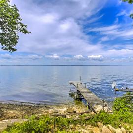 Spacious Waterfront Retreat Near UW-Green Bay, hotel a Green Bay