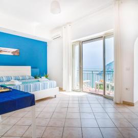 Amazing Sea&Vesuvio View Suite, hotel Vico Equensében