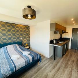 Studio 2 spacieux et lumineux à la gare de Lorient, hotelli kohteessa Lorient