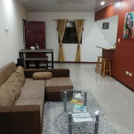 Aptos Casa Caribe, habitaciones privadas en aptos compartidos & aptos completos con auto entrada, hotel in Puerto Limón