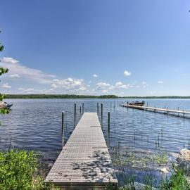 Retreat w/ Lake Access & Private Boat Dock!, hotel u gradu Bemidži