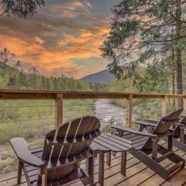 River View Cabin - Meredith Lodging، فندق في Welches