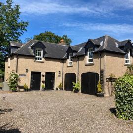The west wing @ Hatchbank house with indoor hot tub, hotel sa Kinross