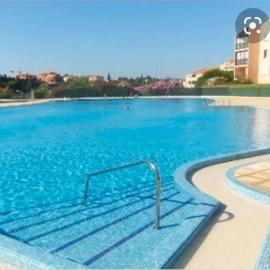 T2 climatisé au LAGON BLEU classé 2 étoiles, garage box ferme, tennis, piscine de 1200 m2, hotel a Fréjus