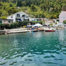 Apartmani Vodanović、ブラチェのホテル