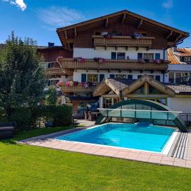 Hotel in the HEART of the Alps, hotel en Uttendorf