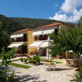Natasa Studios, hotel in Mikros Gialos